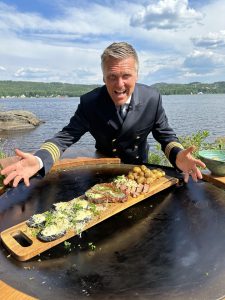 Serveringsbräda i akaciaträ